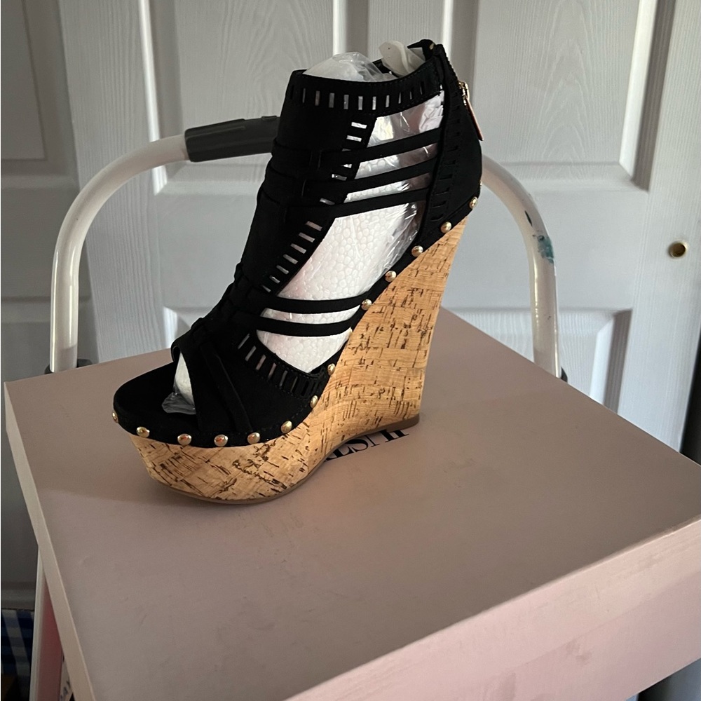Women’s wedge shoes